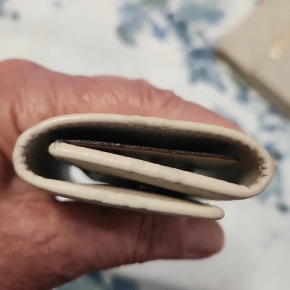 Gucci wallet key case set. Very good condition with very few callouts. - Picture 11 of 11